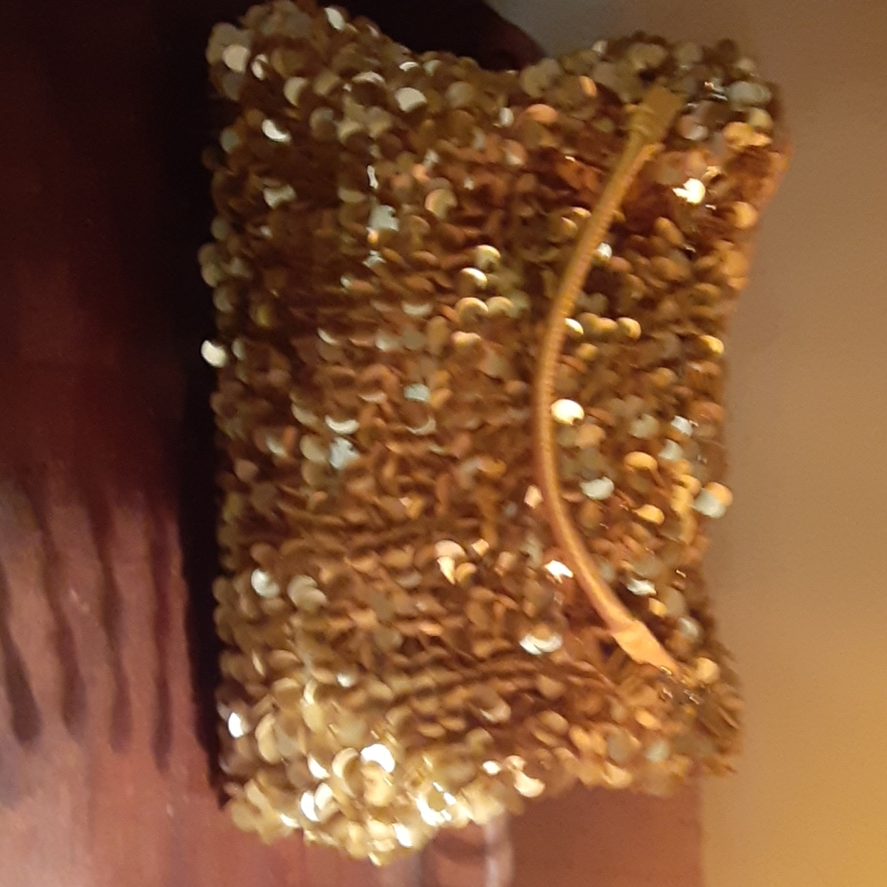 Purses - Picture 2 of 4